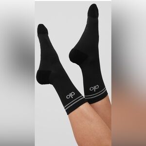 ALO Yoga Unisex Half-Crew Performance Sock-NWT!!